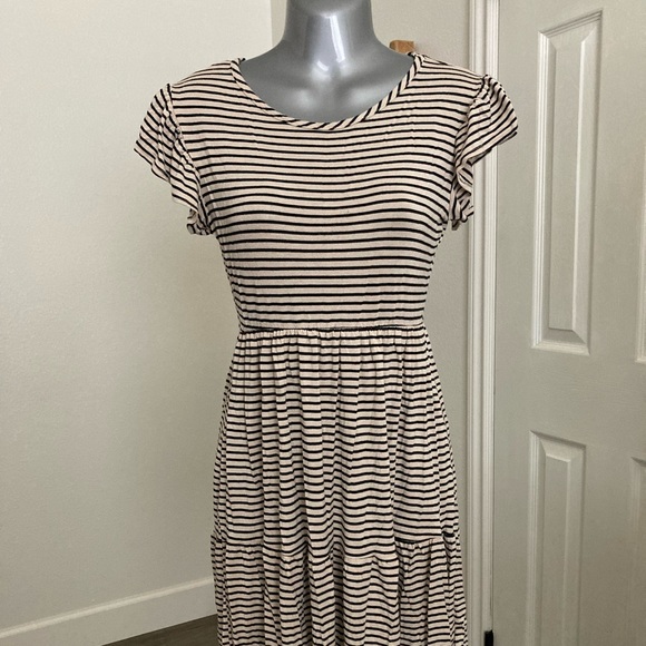 Dress - Picture 2 of 4